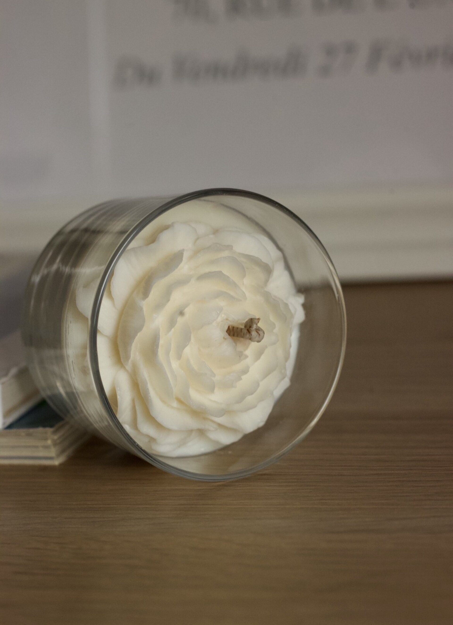 Vela decorativa de peonía en vaso - 1